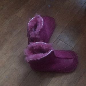 Girls pink uggs
